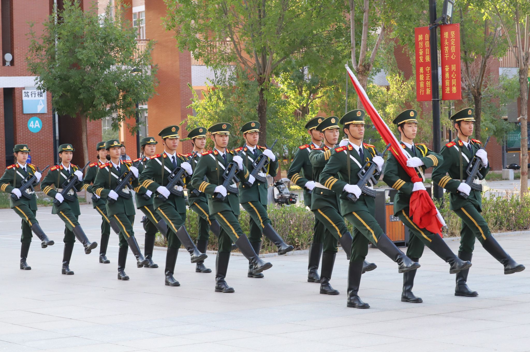 tt备用网址组织开展庆祝新中国成立74周年升旗仪式